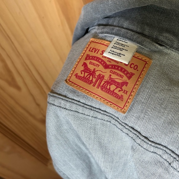 Levi Strauss & Co. Grey Women’s Denim Jacket - Picture 7 of 8